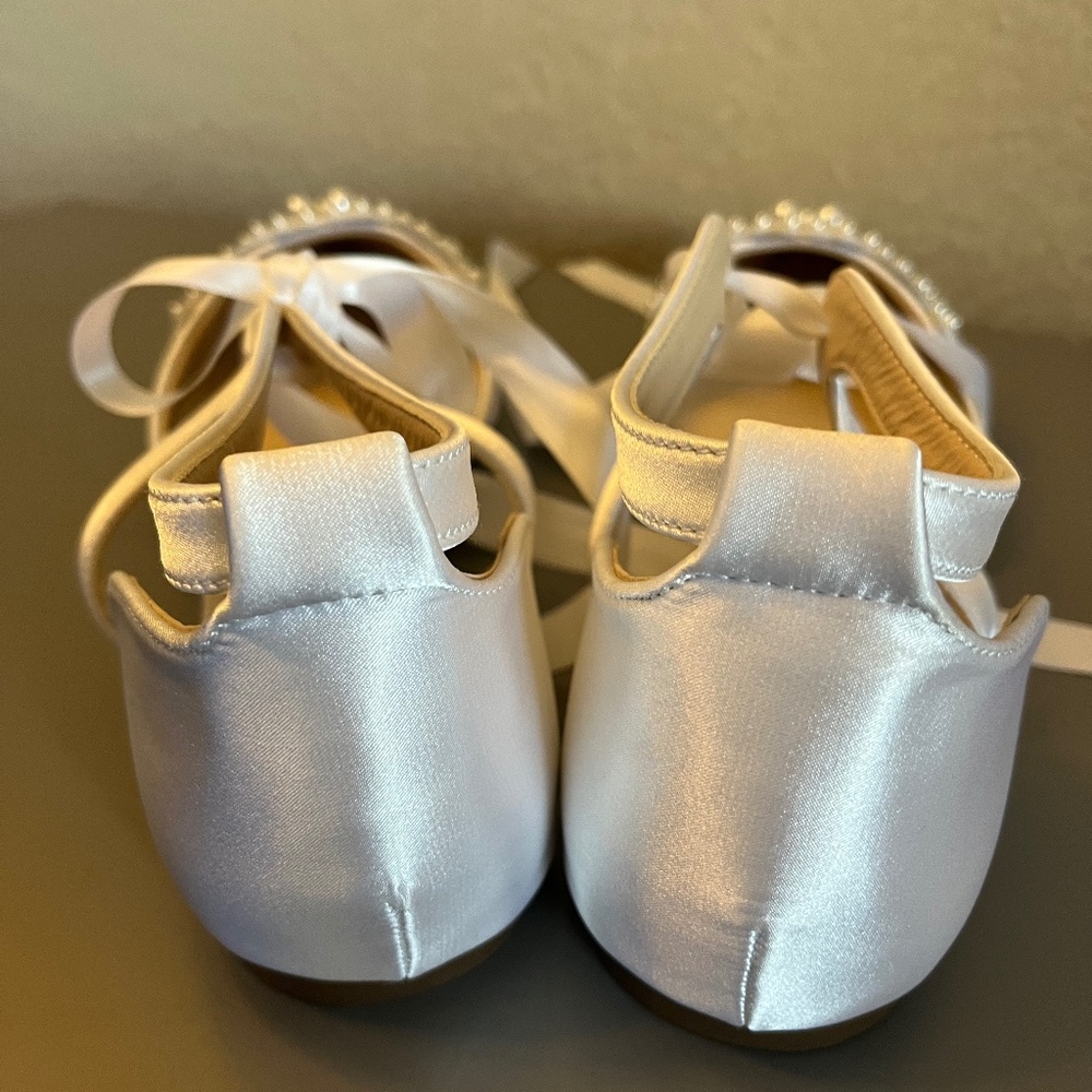 NWOT White Satin Pearl Wedding/Bridal Flats - Picture 7 of 9